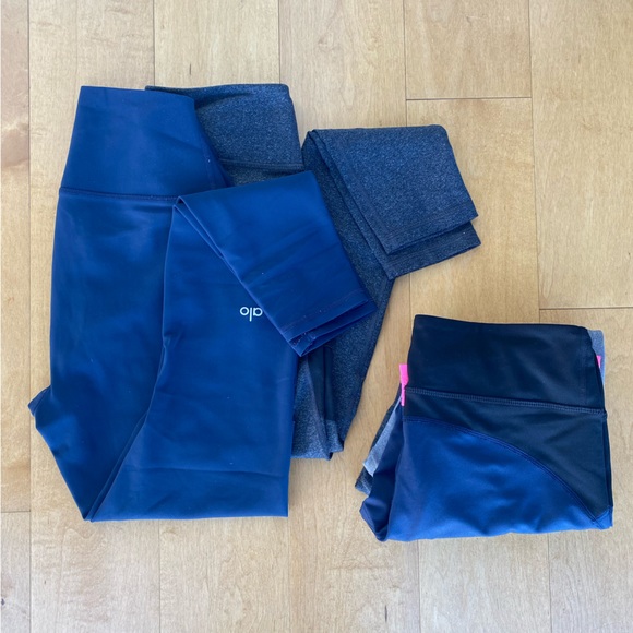 5 Leggings bundle! Alo Yoga+ Ellie 2 long and 3 capri! Size Small - Picture 6 of 8
